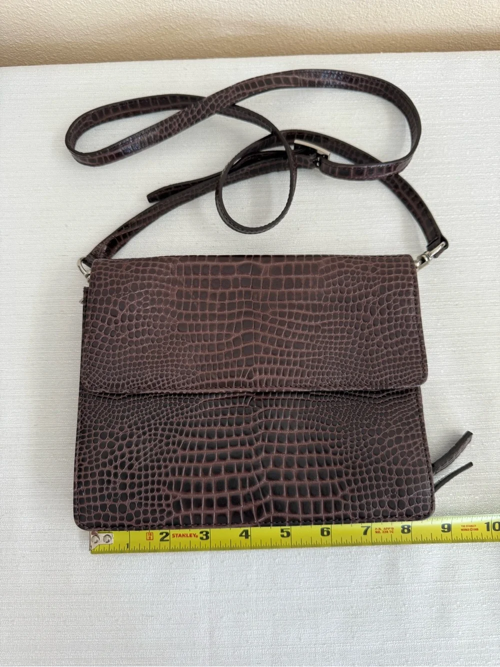 Vintage LEVENGER Classic Croc-Embossed Brown Leather Crossbody Bag Italy